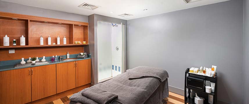 voco St David`s Cardiff - Treatment Room